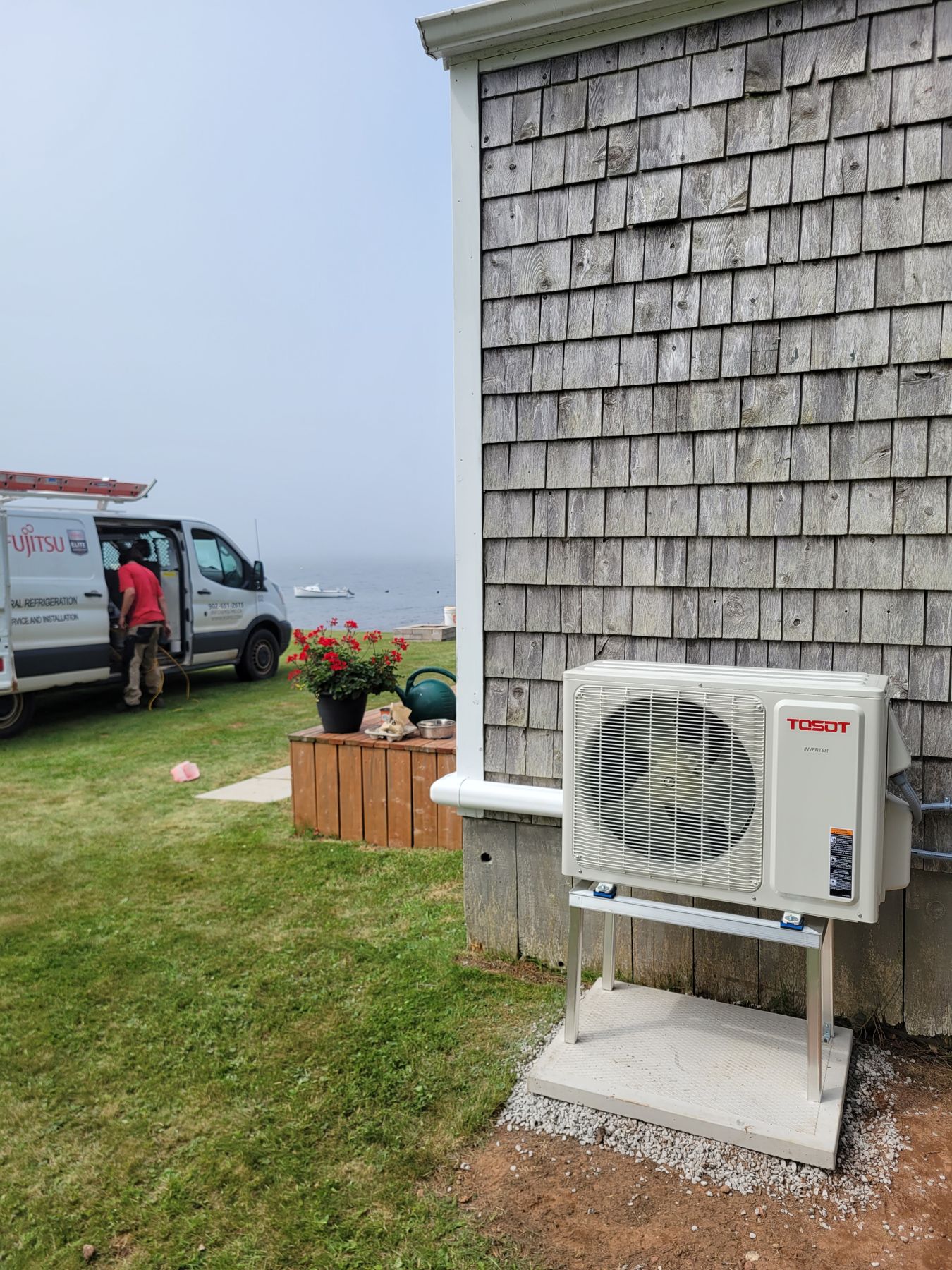 Outdoor unit on a stand